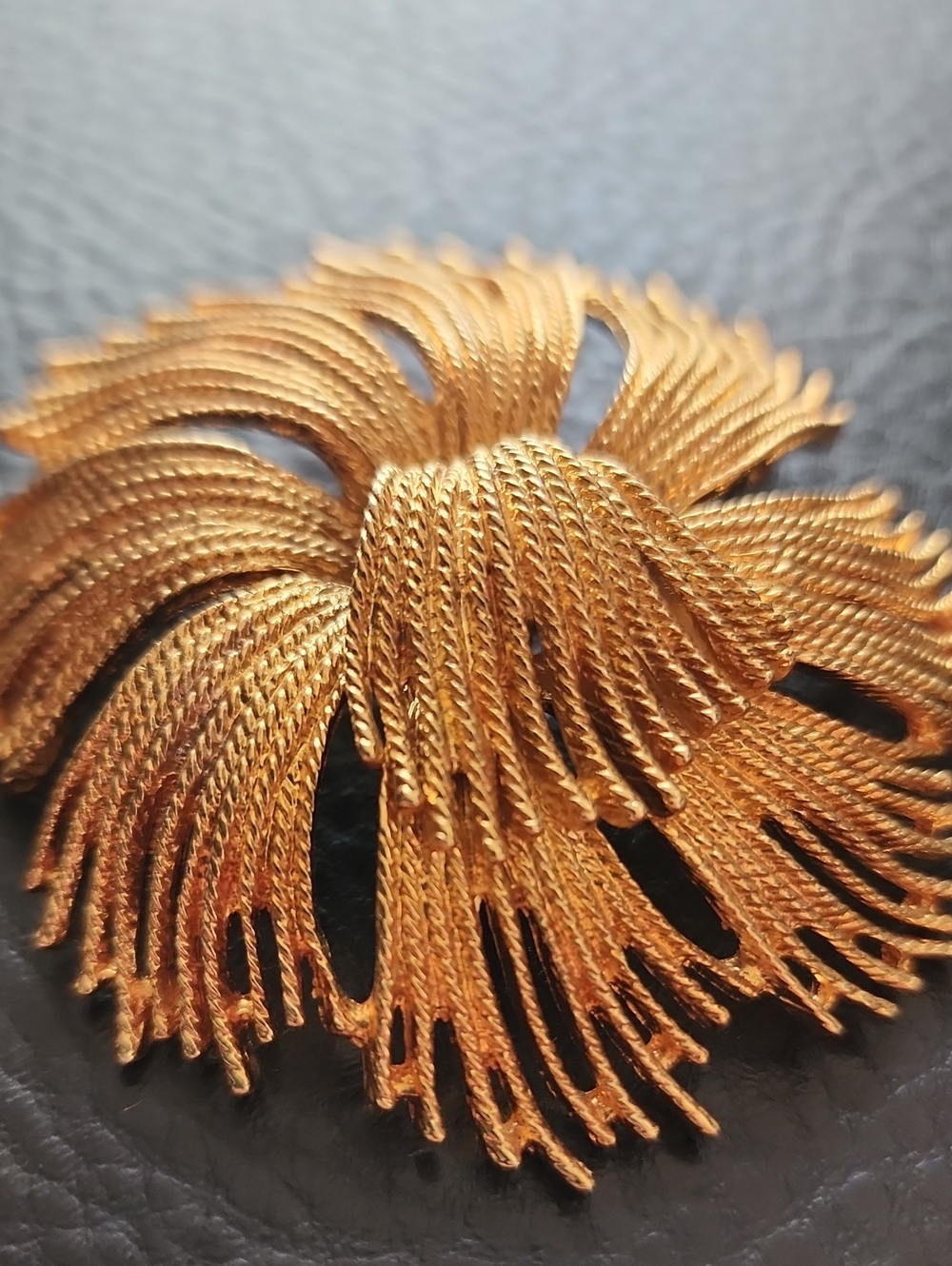 VTG Monet Gold-Tone Floral Statement Brooch - Women Jewelry
